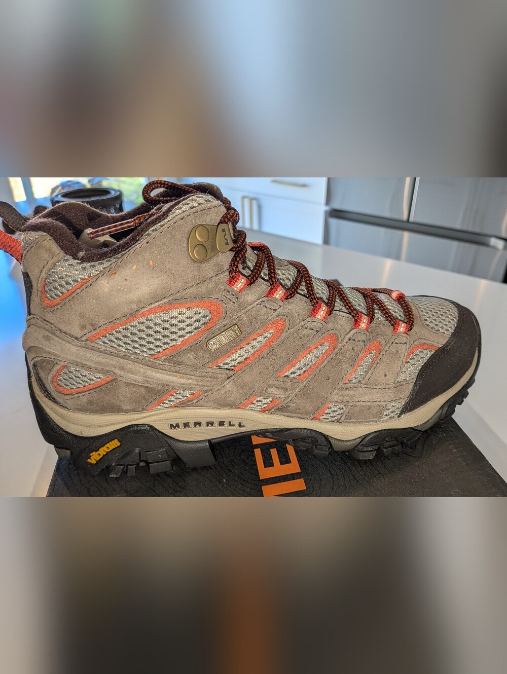 Merrell Womans Moab 2 Mid Waterproof Hiking Boots